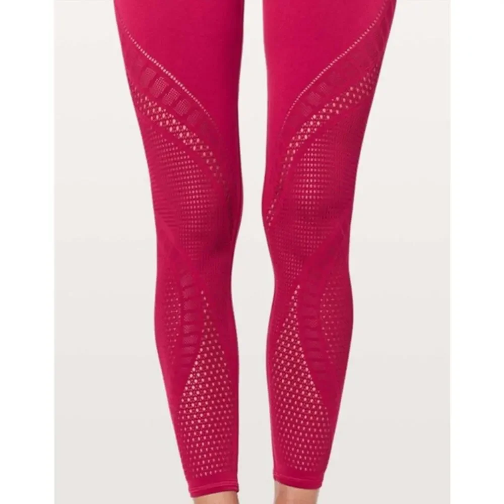 Lululemon Reveal Tight Interconnect 25.5
